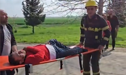 Avtomobildə sıxılı qalan sürücü belə xilas edildi - VİDEO