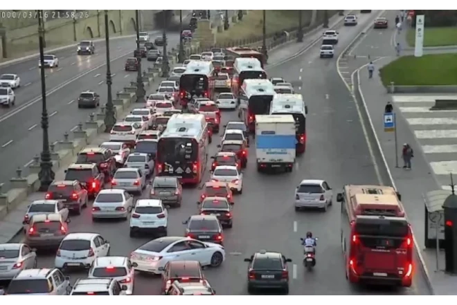 İşə gedən şəxslərin NƏZƏRİNƏ