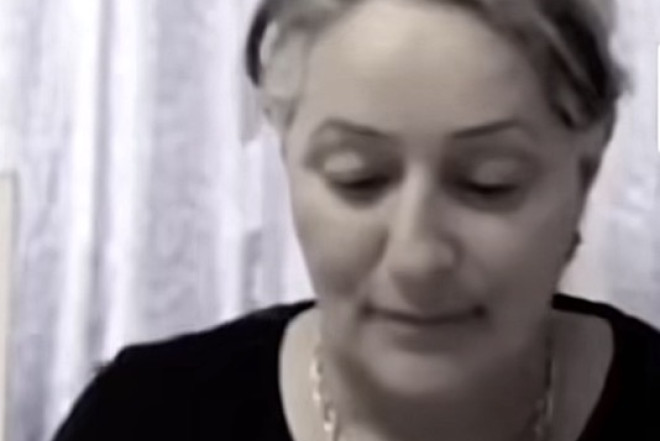 Şəhid məzarı üzərinə boyunbağı qoyulmasına anadan çağırış 