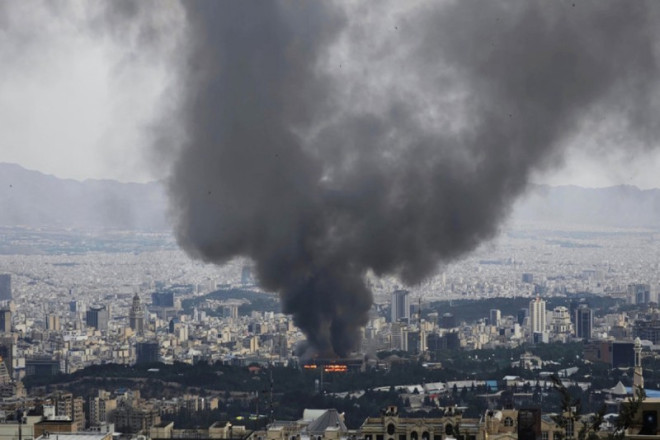 Tehranda hərbi obyektlər bombalandı 