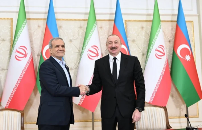 İlham Əliyevdən Pezeşkiana: "Xalqlarımız çətin günlərdə daim bir yerdə olacaqlar”