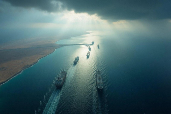 Humanitar yüklərin Hörmüz boğazından keçməsinə icazə verildi 