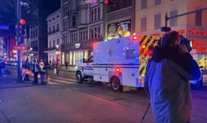 Naməlum şəxs avtomobili izdihamın üzərinə sürdü - 15 yaralı var