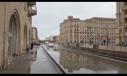 Bakının bu küçəsində yığılmış su kənarlaşdırıldı - VIDEO