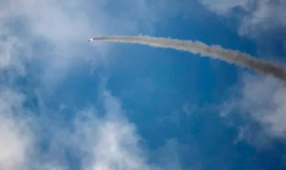 İsrail İranın üç hava limanını vurdu