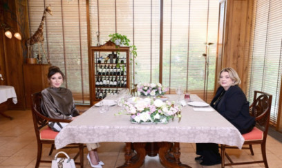 Birinci xanım Mehriban Əliyevanın şərəfinə lanç verilib 