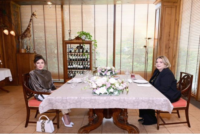 Birinci xanım Mehriban Əliyevanın şərəfinə lanç verilib 