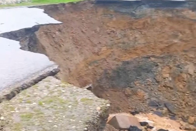 Qusarda sel yolun bir hissəsini yudu - VİDEO