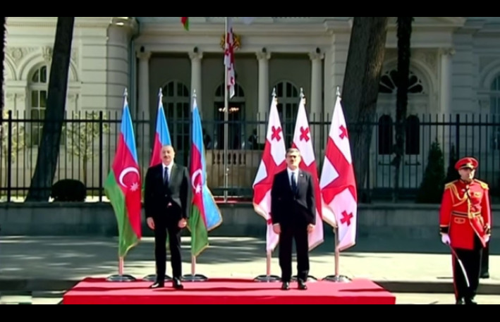 İlham Əliyevin Tiflisdə rəsmi qarşılanma mərasimi olub - YENİLƏNİB
