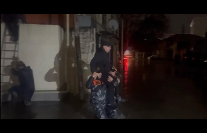 Yağışın fəsadları: Vətəndaşlar təxliyə edilir - VİDEO