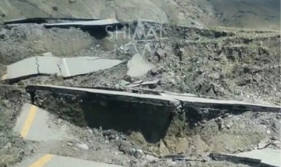 Yolun bir kilometrlik hissəsi tamamilə dağıldı - VİDEO