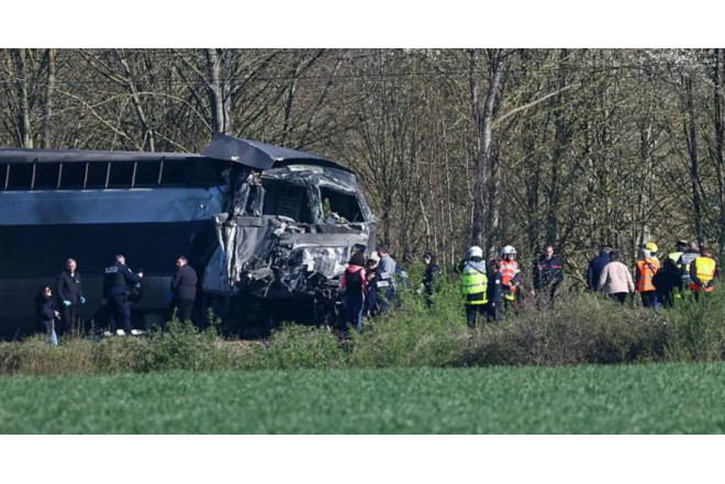 Sürət qatarı qəza etdi - 1 nəfər öldü, 11-i yaralandı 