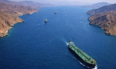 KİV: İran Hörmüz boğazında gəmilərin hərəkətini dayandırıb 