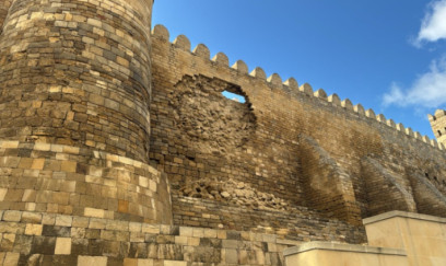 “İçərişəhər”də tarixi qala divarı yağışdan zədələndi - rəsmi açıqlama gəldi