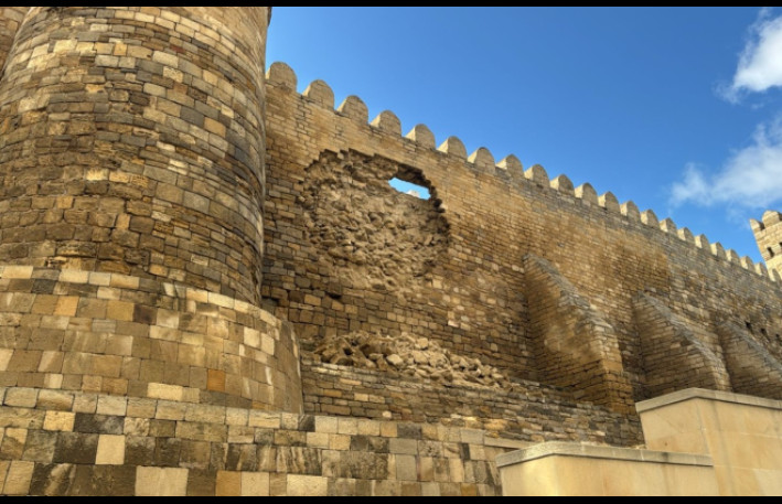 “İçərişəhər”də tarixi qala divarı yağışdan zədələndi - rəsmi açıqlama gəldi