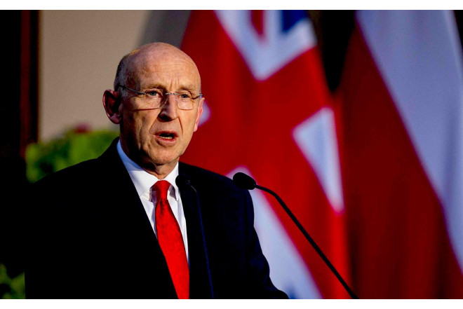 Britaniya Rusiya sualtı qayıqlarını bir ay izləyib 