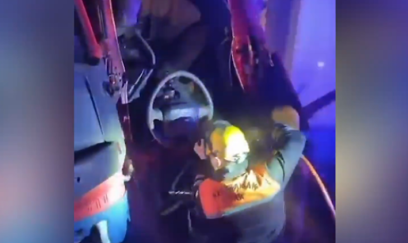 Qəzaya düşən sürücü belə xilas edildi - VİDEO