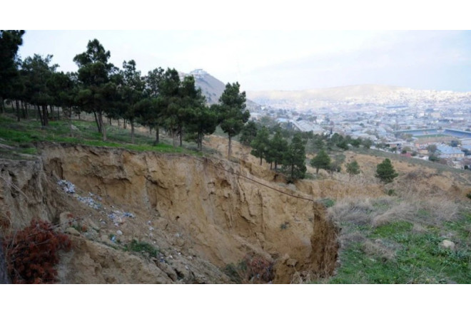 Gəncə prospektində sürüşmə baş verib 