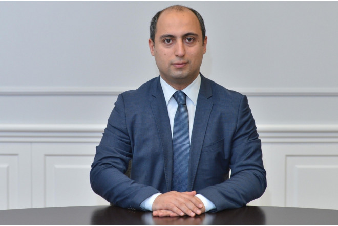 “Hüquqşunas olmaq üçün niyə tarixi riyaziyyatdan çox bilmək lazımdır anlamıram”- Emin Əmrullayev