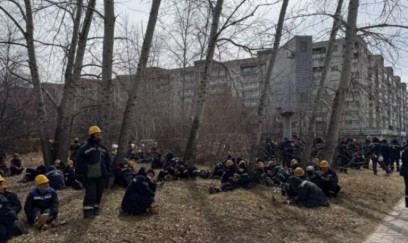 Rusiyada çinli fəhlələr maaşların verilməməsinə görə etiraz edirlər - VİDEO