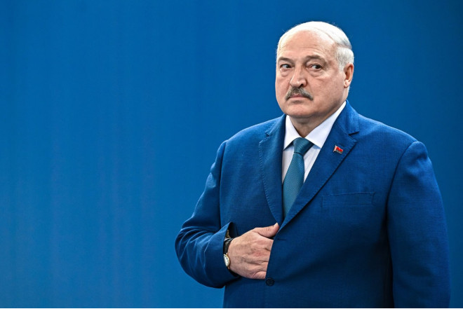 Lukaşenkoya 40 il əvvəl özünün yazdığı məktub hədiyyə edildi 