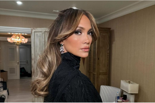 Cennifer Lopez Coachella səhnəsinə parlaq bodidə çıxdı - FOTO