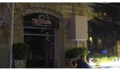 Bakının mərkəzində restoran yandı: Bina sakinləri ayağa qalxdılar