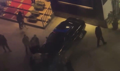 Nərimanovda restoranın qarşısında kütləvi dava - VİDEO