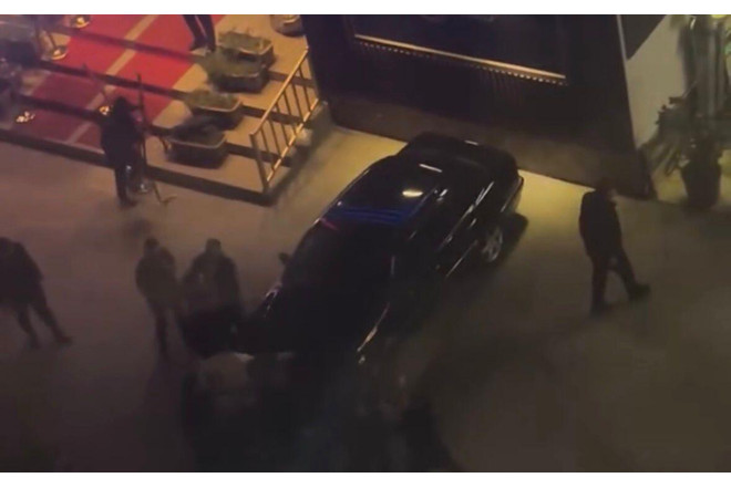 Nərimanovda restoranın qarşısında kütləvi dava - VİDEO