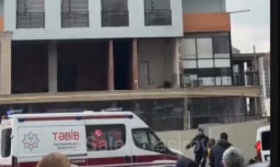 Yeni tikilmiş binada partlayış: fəhlə öldü - VİDEO