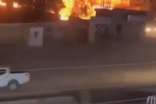 Yanacaq tankeri alovlandı, yaralananlar var