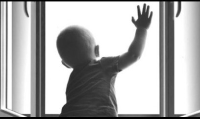 Bakıda uşaq 4-cü mərtəbədən yıxılaraq ölüb 