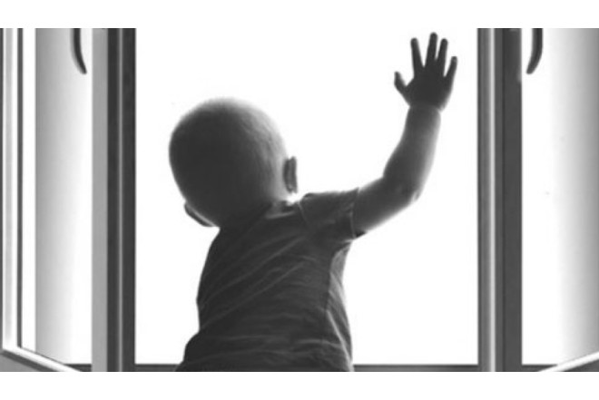 Bakıda uşaq 4-cü mərtəbədən yıxılaraq ölüb 