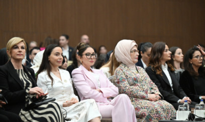 Mehriban Əliyeva Diplomatiya Forumunun panel iclasında 