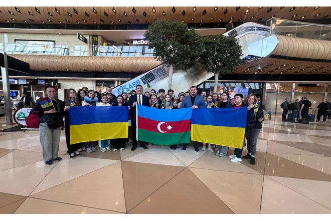 Daha bir qrup ukraynalı uşaq reabilitasiya üçün Azərbaycana gətirildi 