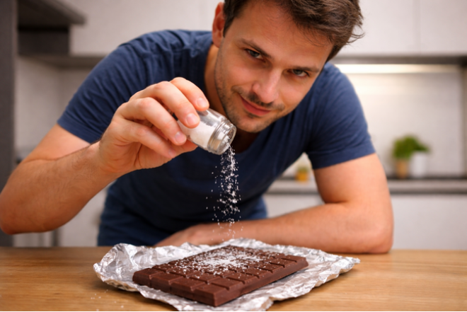 Duzu şokoladın üstünə töküb yeyin - TƏƏCCÜBLƏNƏCƏKSİNİZ