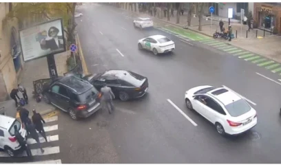 Bakıda sürücülər arasında gərginlik qəzaya səbəb oldu 