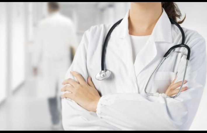 Daha bir saxta həkim qalmaqalı: Katibə cərrahlıq edir? - VİDEO