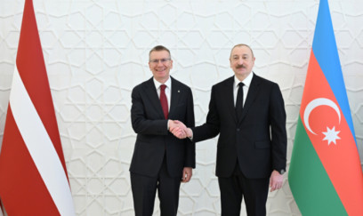 Liderlər mətbuata bəyanatlarla çıxış edirlər 