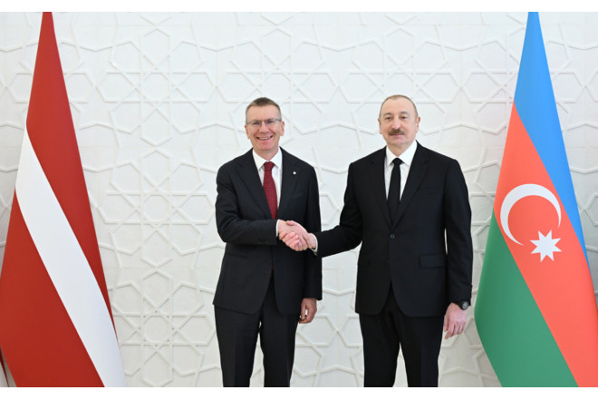 Liderlər mətbuata bəyanatlarla çıxış edirlər 