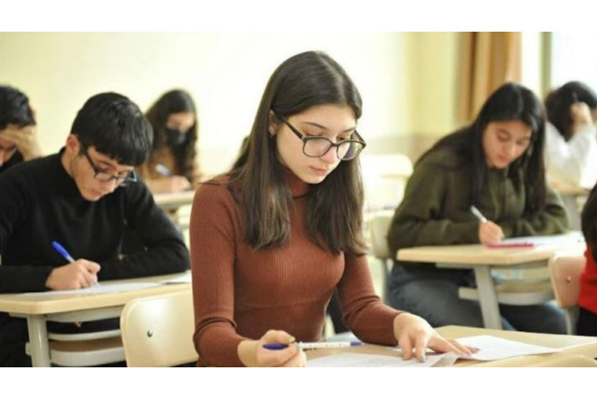Keçid balları ilə bağlı abituriyentlərə ŞAD XƏBƏR