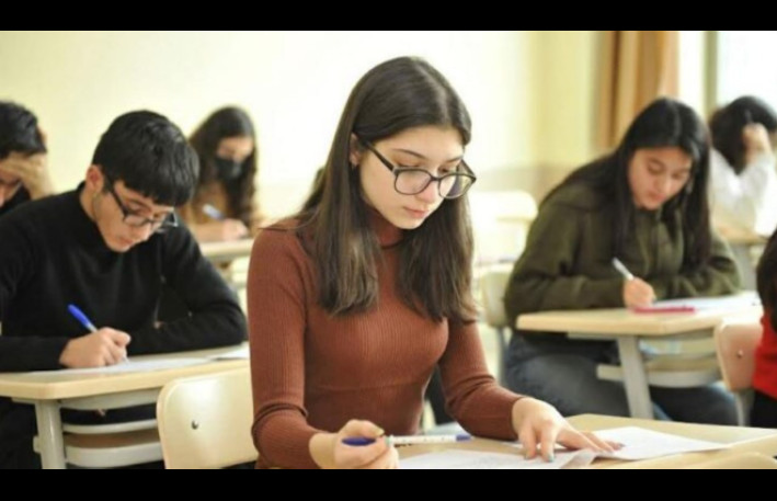 Keçid balları ilə bağlı abituriyentlərə ŞAD XƏBƏR