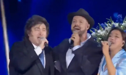 Argentina prezidenti səhnədə Benjamin Netanyahu üçün mahnı ifa etdi - VİDEO