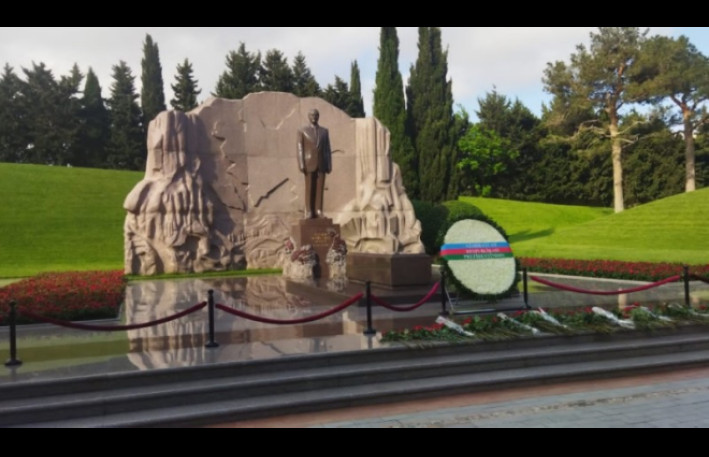 Latviya Prezidenti Şəhidlər xiyabanını ziyarət edib - YENİLƏNİB