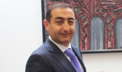 XİN-in idarə rəisi kuryerin motosikletini vurdu, hədə-qorxu gəldi - VİDEO