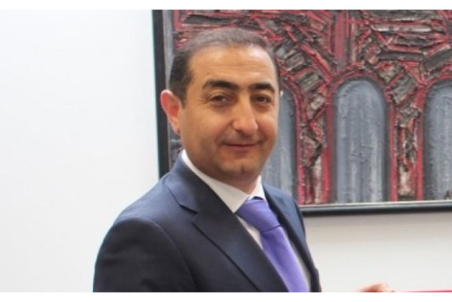 XİN-in idarə rəisi kuryerin motosikletini vurdu, hədə-qorxu gəldi - VİDEO