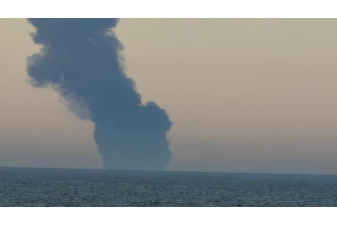 Oman körfəzində gərginlik: konteyner gəmisi atəşə tutuldu