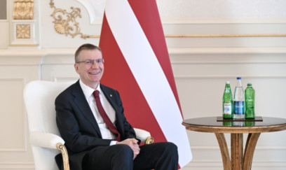 Latviya Prezidenti sülhdən DANIŞDI