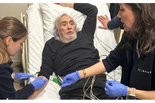 Tamaşaçı səhnəyə çıxıb mübahisəyə başladı, məşhur aktyor xəstəxanalıq oldu - FOTO/VİDEO