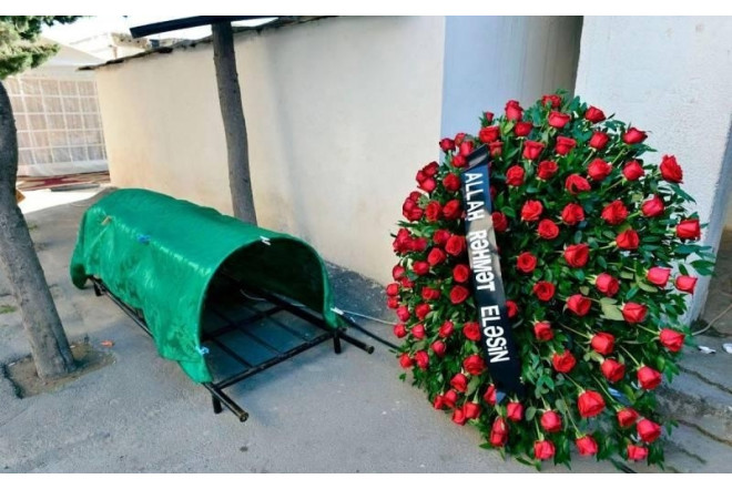 Dostunun yas yerində vəfat etdi 